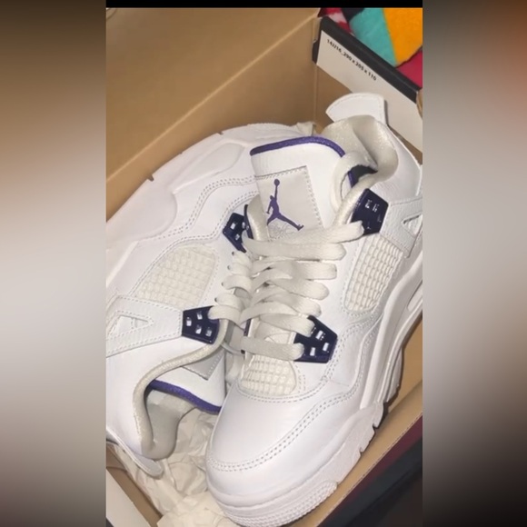 Jordan 4 Retro Metallic Purple/ White. UNISEX! Size: 4.5Y - Picture 2 of 2